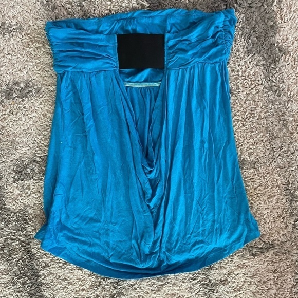 Body Central blue sleeveless top - Picture 2 of 3